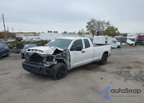 2017 Toyota Tundra Sr 5.7L V8 z USA, uszkodzony, nr VIN 5TFCY5F14HX021049